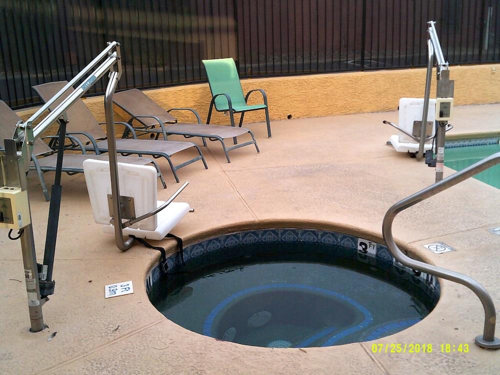 Hotel Super 8 By Wyndham Tucson Downtown Convention Center Extérieur photo