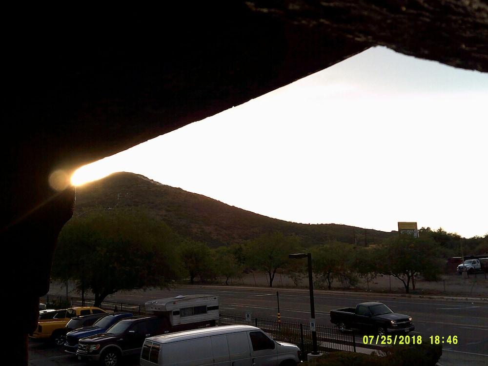 Hotel Super 8 By Wyndham Tucson Downtown Convention Center Extérieur photo